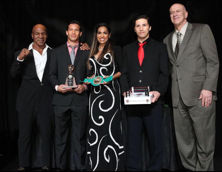 MuhammadAli's tweet image. Very proud to have been inducted into the @nvbhof. Thanks @MikeTyson for presenting the honor to my family. #AliTweet