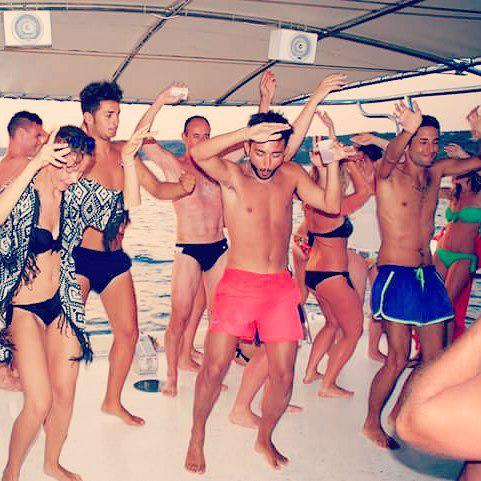 LaTorrEscursion's tweet photo. #escursionilatorre #torrevado #salento #bomba #lavoro #festa #ballidigruppo http://t.co/P0FTw74brp