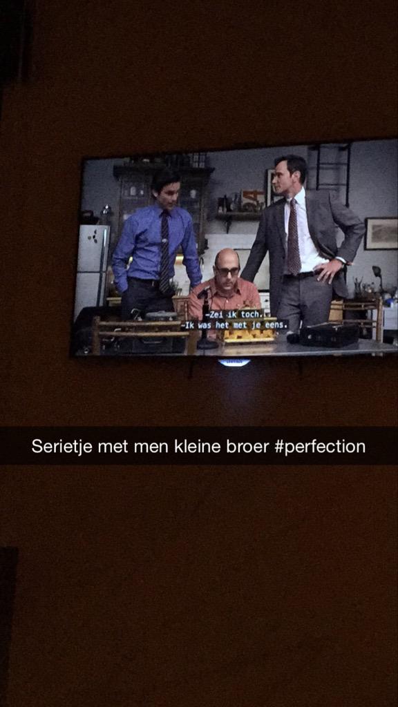 Alysee22's tweet photo. De serie die het mogelijk maakt om samen tv te kijken 😀😊 #geenvijftv, zelfs beter! http://t.co/v5GvJGxHlE