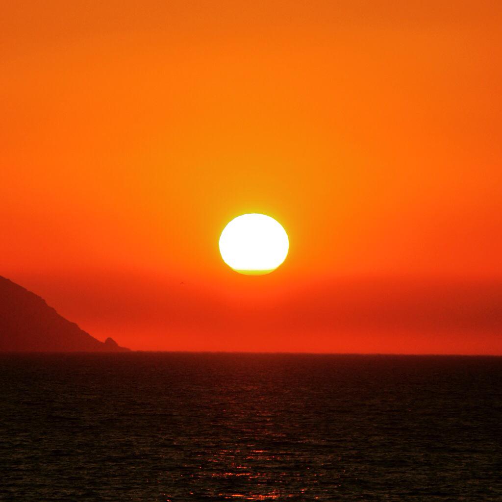 JamyangPu's tweet photo. La #FELICIDAD está relacionada con tu CONSCIENCIA, no con tu carácter #dharma #JamyangYoga #YogaTibetano #sunset #sun http://t.co/V9gF12eDDT