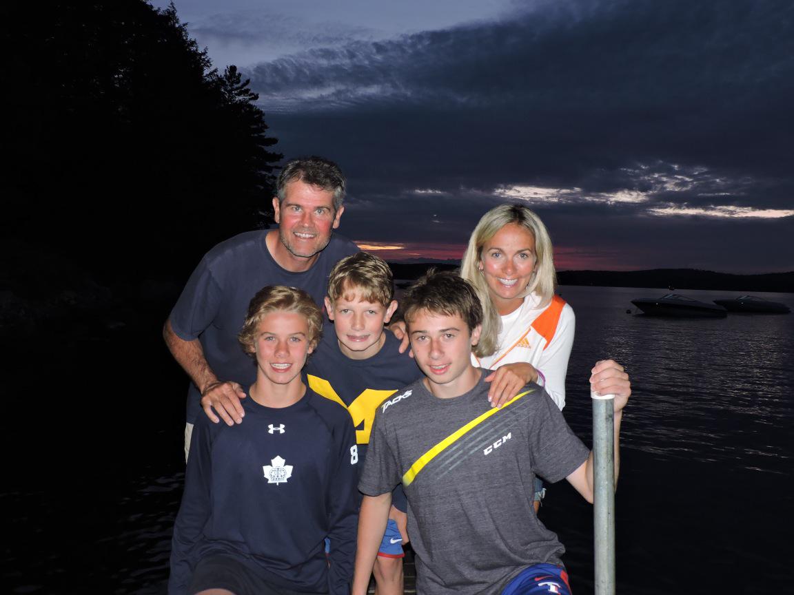 ehugs's tweet photo. Last night at the lake! Amazing family time! #goodbyNH #cunextyr http://t.co/4xL7bTFDwf