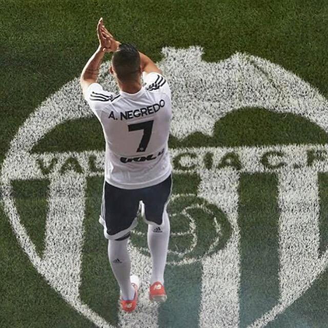 AlvaroNegredo9's tweet photo. Gracias afición 👏🏼👏🏼 http://t.co/3jLgs1cB3U