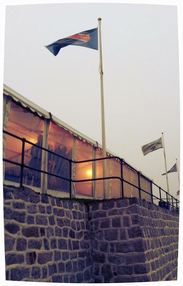 ThrawdTogether's tweet photo. Everyone loves an alternative view..! @RNLI @penleelifeboat #singing #porthleven #lifeboatday #charity #Cornwall http://t.co/YGXbyvr5uy
