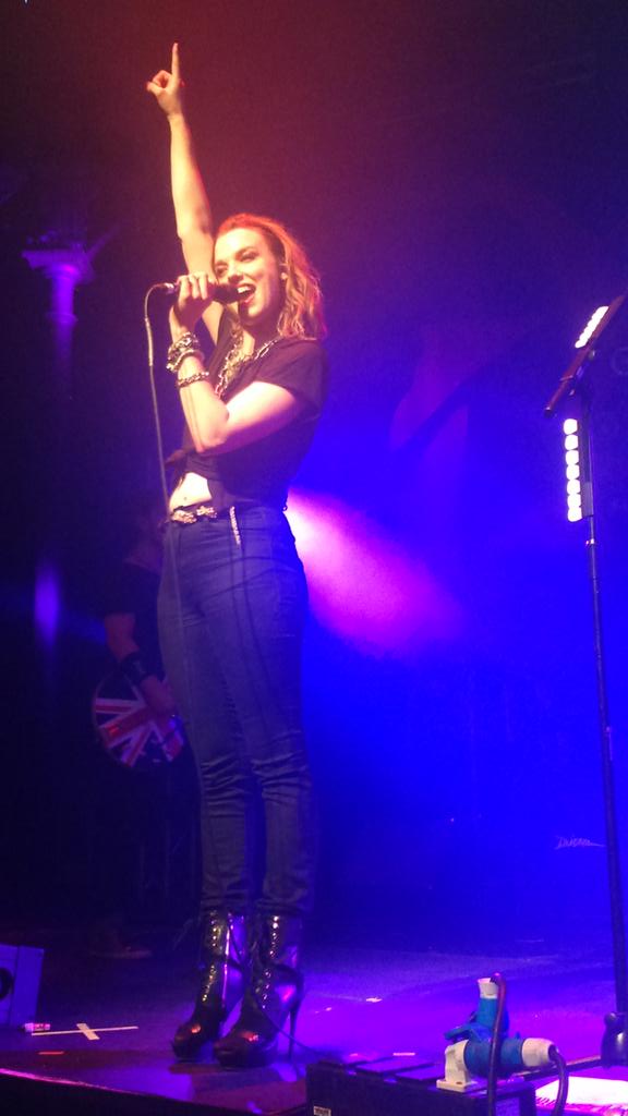 EmJ93's tweet photo. Happy #HalestormDay @LZZYHALE @AREJAYHALE @TheJoeStorm @Jodowa πππ http://t.co/EVXK4N7dbE