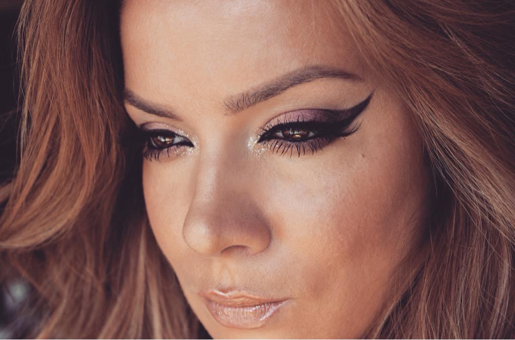 ShowMeMakeUp's tweet photo. Ombré winged eyeshadow with a touch of glitter for the next tutorial ☺️✨ #makeup #tutorial #mua #shonaghscott http://t.co/J6o2LOaTVH