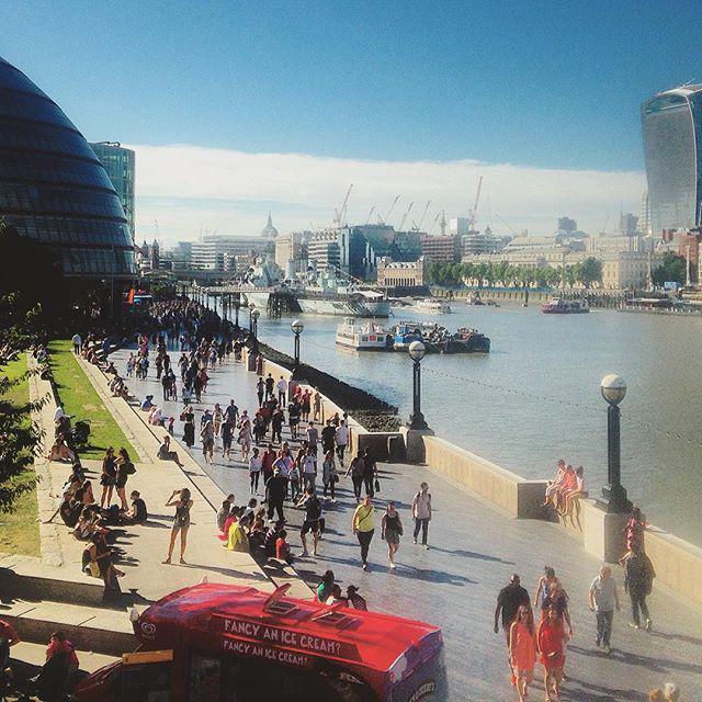 RouteSalad's tweet photo. #London on top form today at #TowerBridge 🌞🌇 http://t.co/Q0oo62jRAD http://t.co/z99fHfMtdD