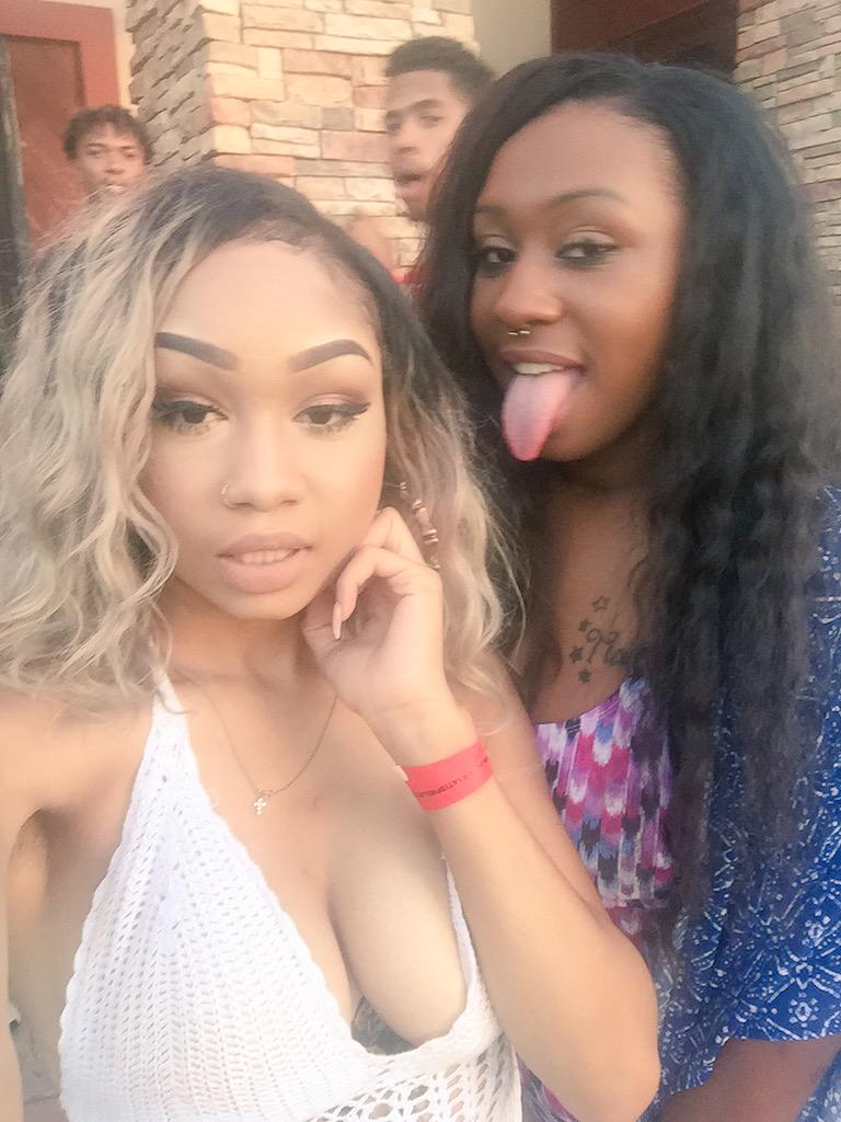 CidneeLove's tweet photo. #Adultlockin 👭🔐📷 http://t.co/7PVla0A1m6