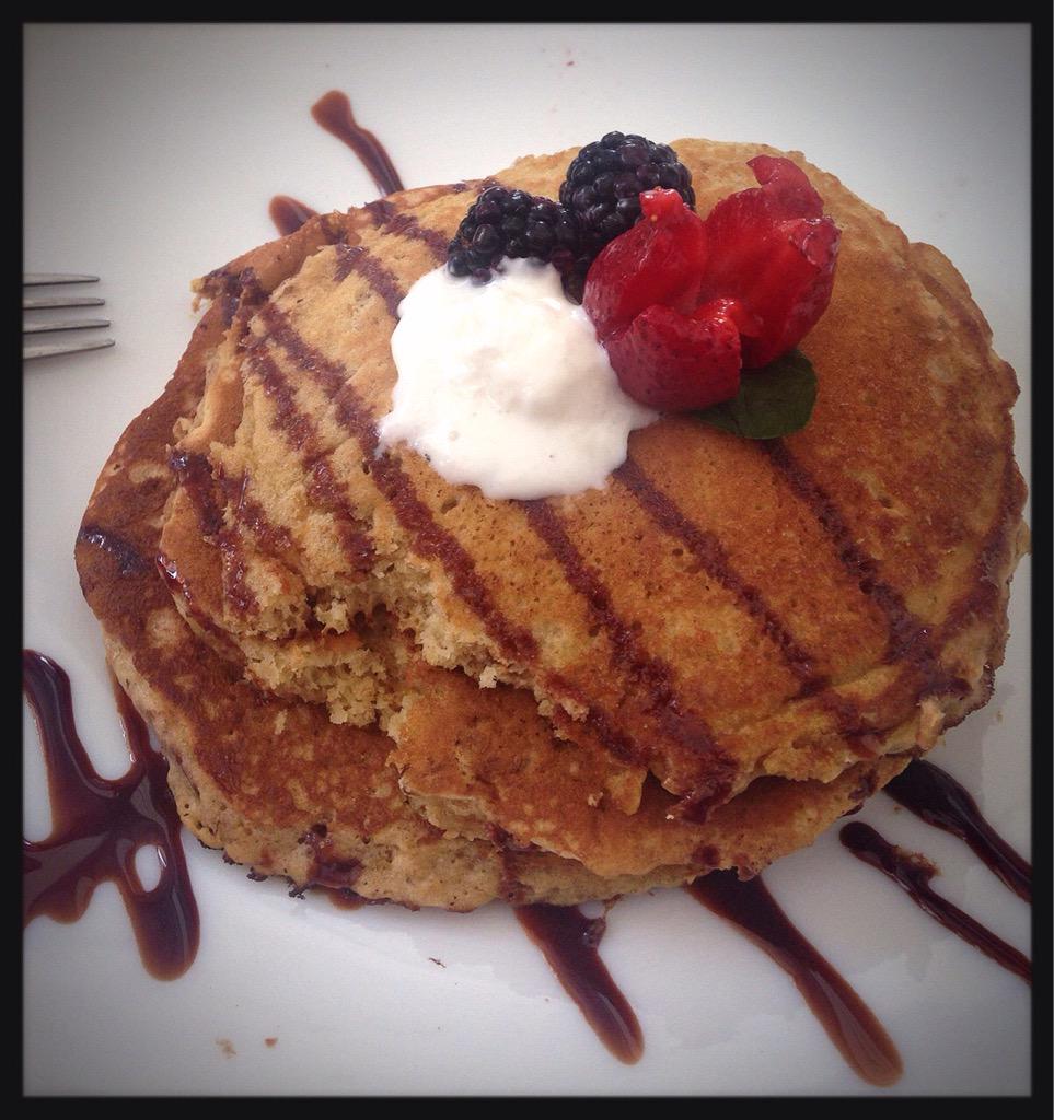 Oishiikattaring's tweet photo. Buen desayuno en @FrootsMexico el paquete de #hotcakes esta a súper buen precio💰😉 #Puebla http://t.co/NTUQbrME9Y