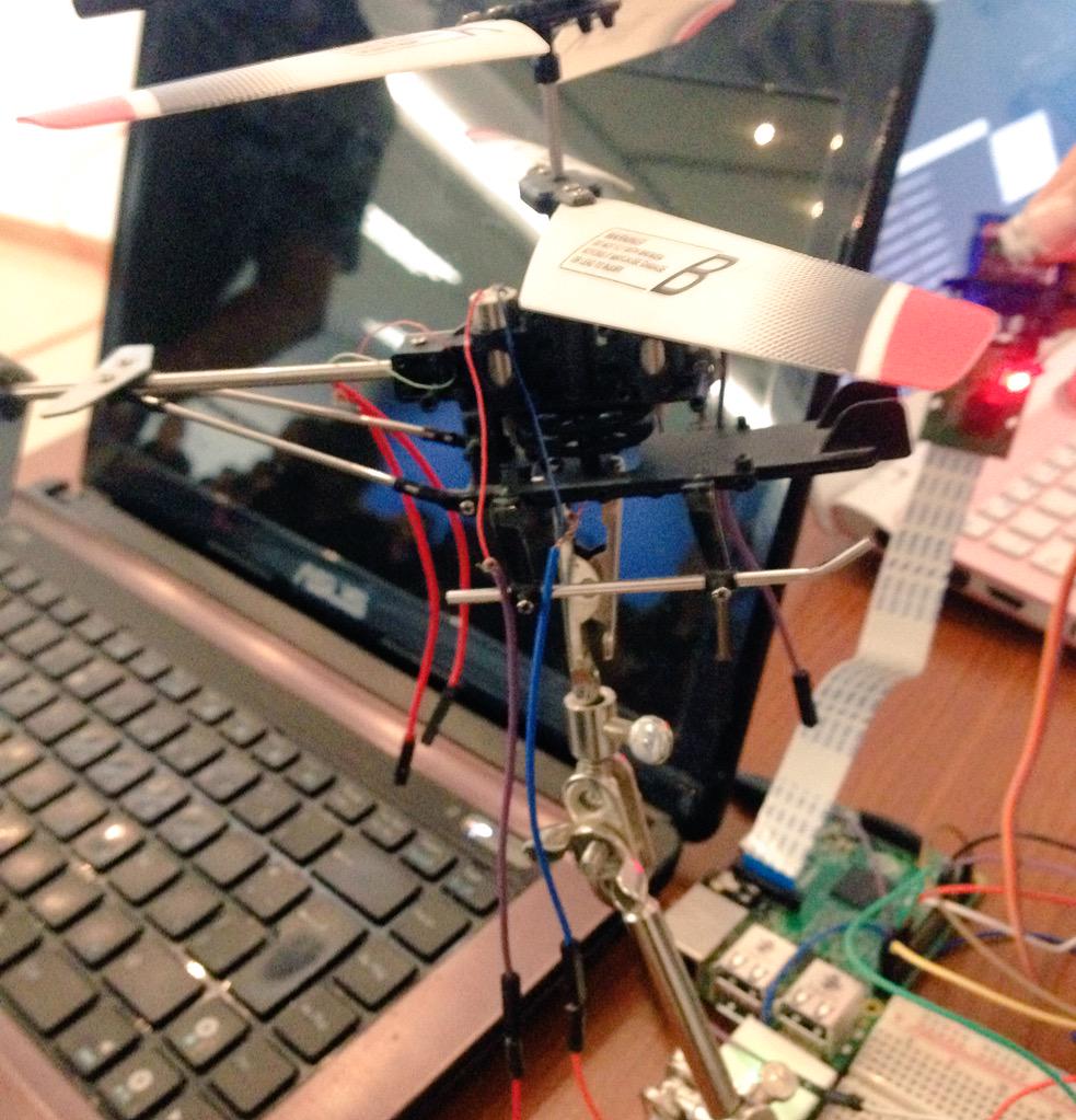 MLHacks's tweet photo. #SkyBite provides surveillance through drones and facial recognition #TunaHack2015 http://t.co/1qSdfGXoZo