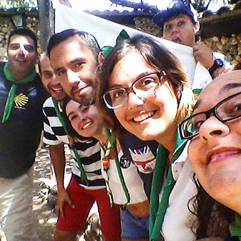 MetziMoon's tweet photo. Me gusta el olor de la gente feliz:)Huelen a esperanza♡ @JovenScoutFuent http://t.co/BzSl6g2d0b