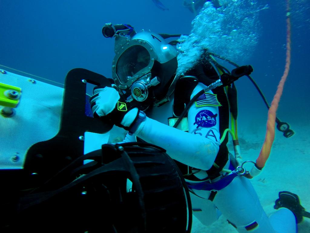 Our <a href="/NASA_NEEMO/">NASA_NEEMO</a> undersea crew testing tools &amp; techniques for future spacewalks: go.nasa.gov/1KJDXqM #JourneyToMars