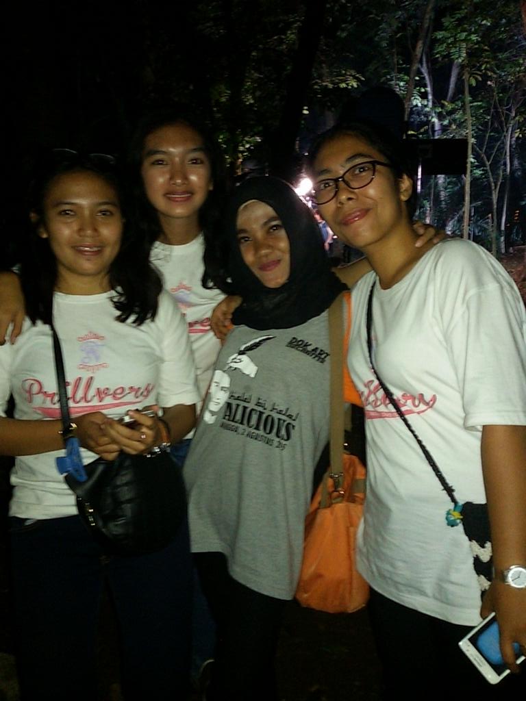 echaecha131's tweet photo. kalo kata ambar , org bego yg bilang kita pecah!!
ketemu aje say hello bahkan ngobrol hahahahaha 😝😝 http://t.co/1qRRZPvCCT
