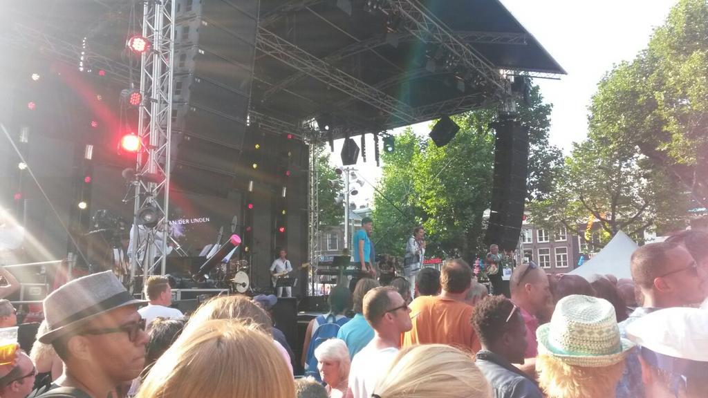 Love_Exchange's tweet photo. @Mrsvanderlinden great speech @ Mensenrechten Concert @amsterdampride thank you!!#sharelove #le15 http://t.co/BUYIr754pP