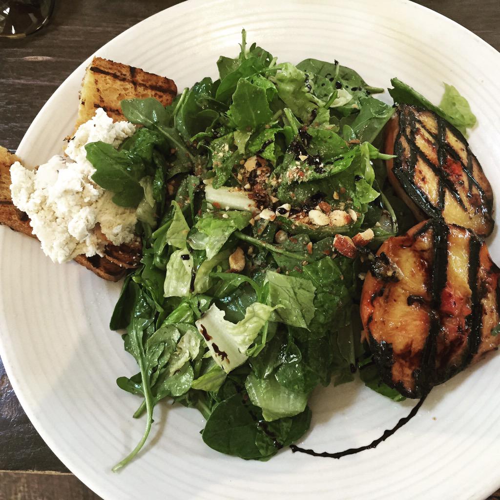 LoveShakFood's tweet photo. Flying the #vegan flag @GraciasMadre ... Grilled peach salad w/cashew crema 👌🏼 #healthy #food #la #foodstagram #yum http://t.co/SbBsTJnClP