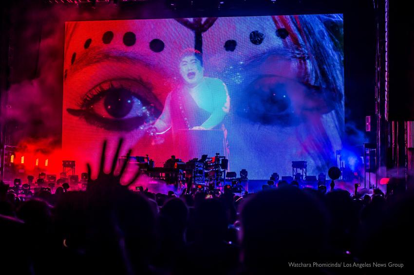 watcharaphotog's tweet photo. The Chemical Brothers @ChemBros #HARDFEST #fairplexpomona #ravers #HardSummer2015 #HSMF15 http://t.co/Lzbs17M5Un http://t.co/loPJzfQTlj