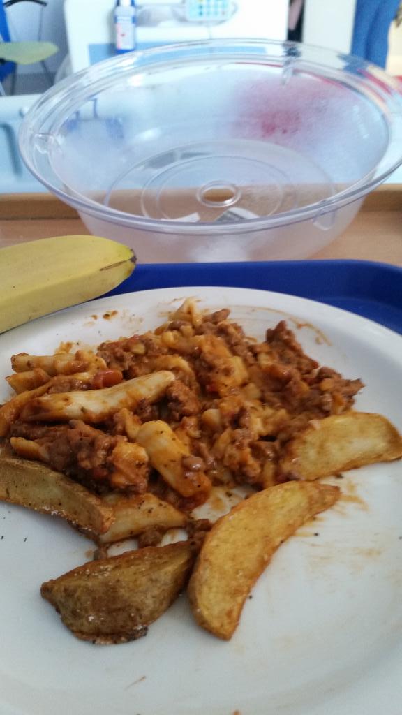 Ttalks1's tweet photo. Ps that was a piss take! If u weren't ill  to start with u will b eating this shit!  More nutritious food in a skip. http://t.co/owMnK97a7F