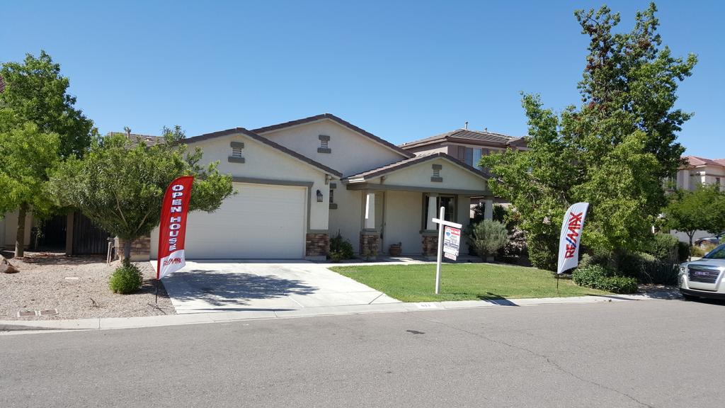 nchambersrealty's tweet photo. Open house at 613 E Navajo Trail! 
#remax #openhouse #santanvalley http://t.co/Y6t4OgPW8G