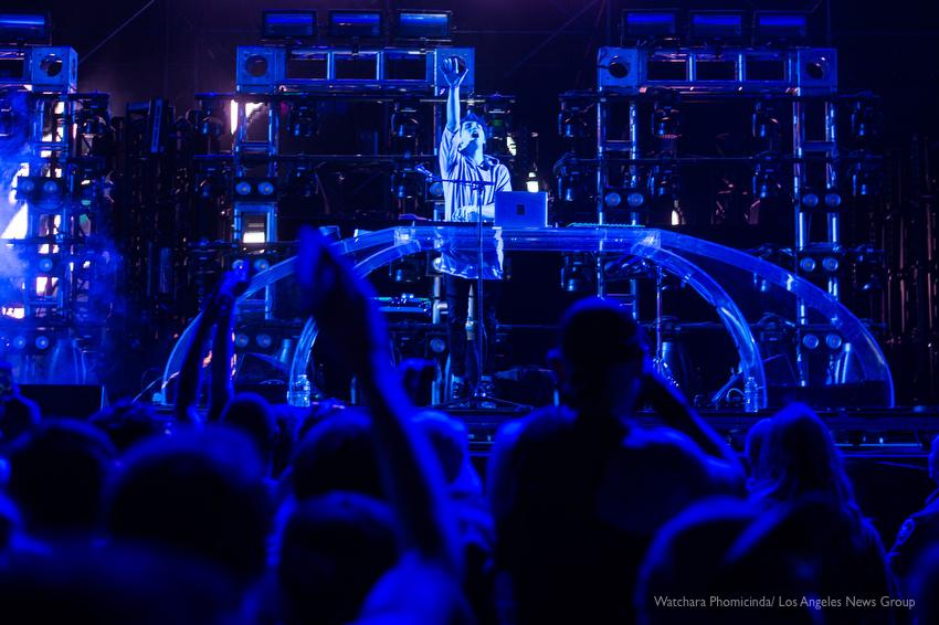 watcharaphotog's tweet photo. @RorterRobinson performs at #HARDFEST #fairplexpomona #hardsummer @HARDFEST #HSMF15 http://t.co/Lzbs17M5Un http://t.co/MA6s0uGEC7
