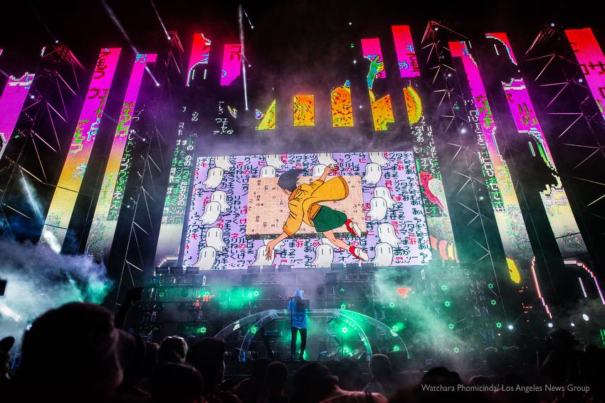 watcharaphotog's tweet photo. @RorterRobinson performs at #HARDFEST #fairplexpomona #hardsummer @HARDFEST #HSMF15 http://t.co/Lzbs17M5Un http://t.co/MA6s0uGEC7