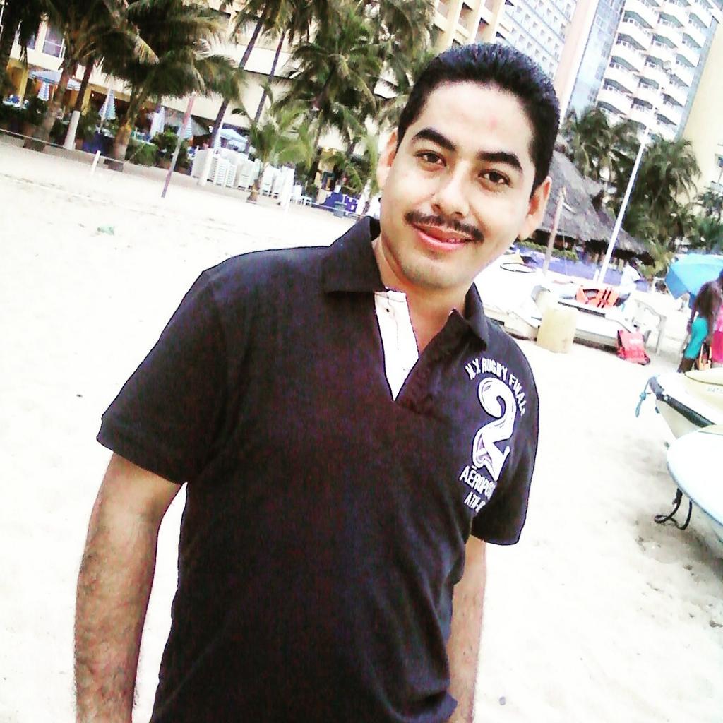 BOLIVARSOSA1's tweet photo. Hace algunos años http://t.co/iky1LDAkfV