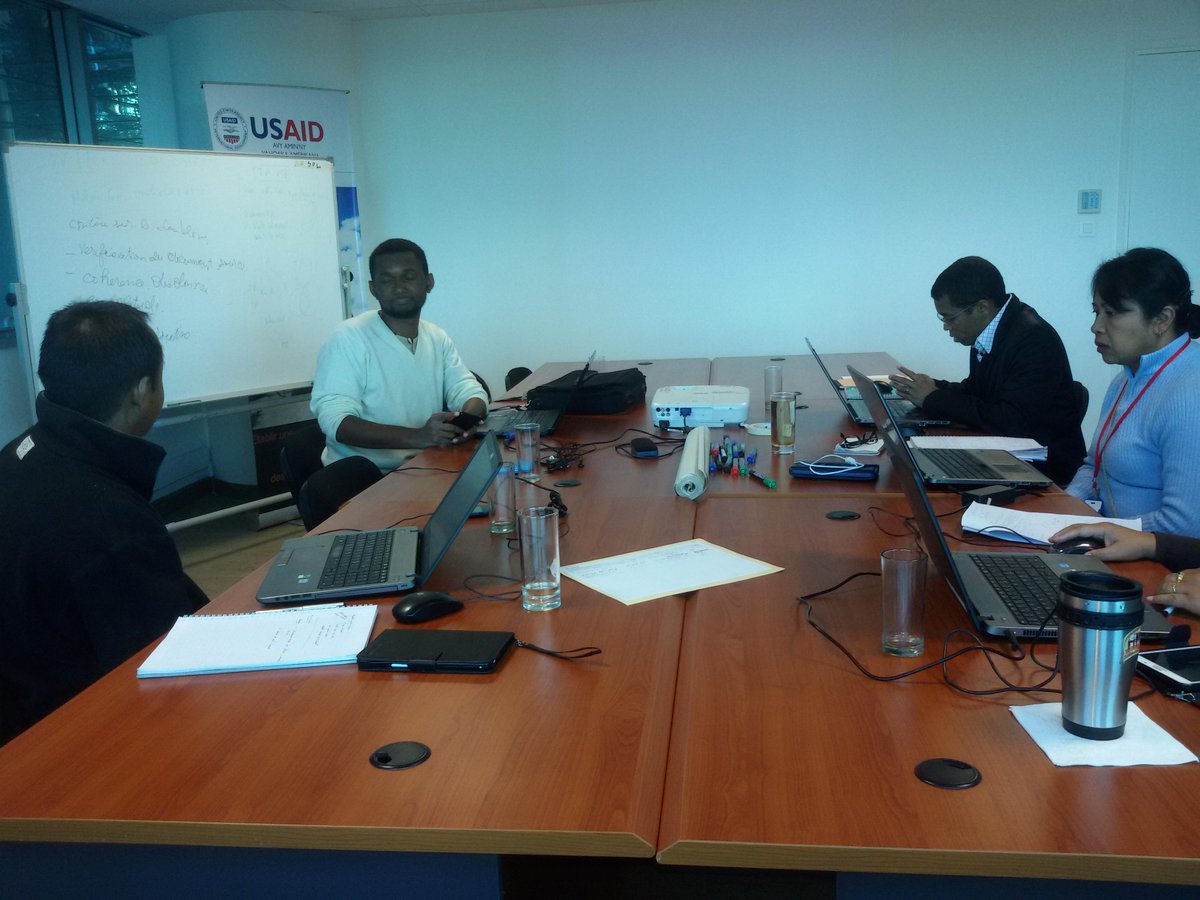 USAIDMikolo's tweet image. Formation des administrateurs DHIS2 (équipe suivi et évaluation du projet USAID Mikolo) avec Jerry Aziawa- Consultant