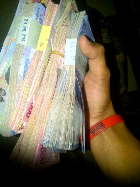 Kerja sampe jam segini :(