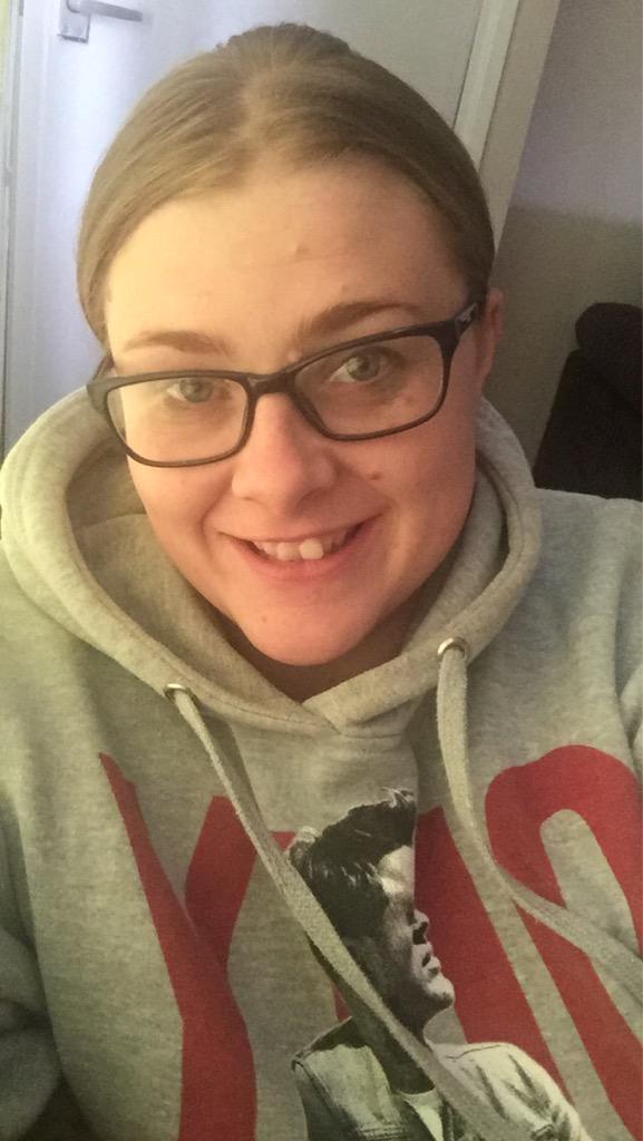 AmyLongthorn's tweet photo. Its just a no make up @ollyofficial hoodie and sofa kind of day :) http://t.co/vZP9JYmUCz