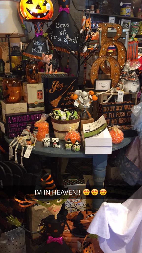 perfectlyjess_'s tweet photo. YES YES YES!!! 😍🍁🍂🎃👻 #Fall #Halloween2015 http://t.co/sZLlypbXUu