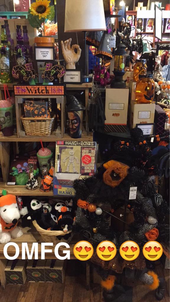 perfectlyjess_'s tweet photo. YES YES YES!!! 😍🍁🍂🎃👻 #Fall #Halloween2015 http://t.co/sZLlypbXUu