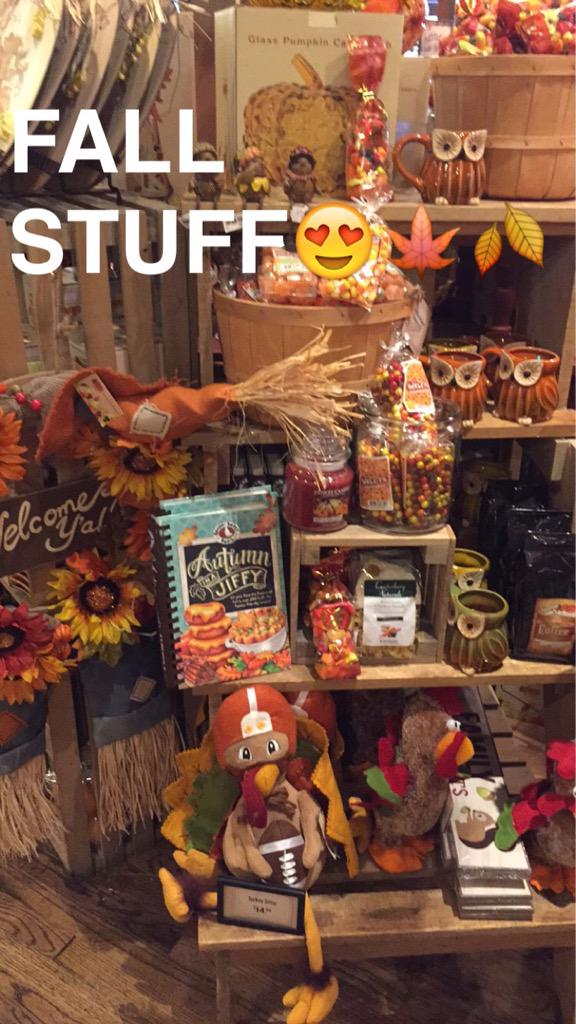 perfectlyjess_'s tweet photo. YES YES YES!!! 😍🍁🍂🎃👻 #Fall #Halloween2015 http://t.co/sZLlypbXUu