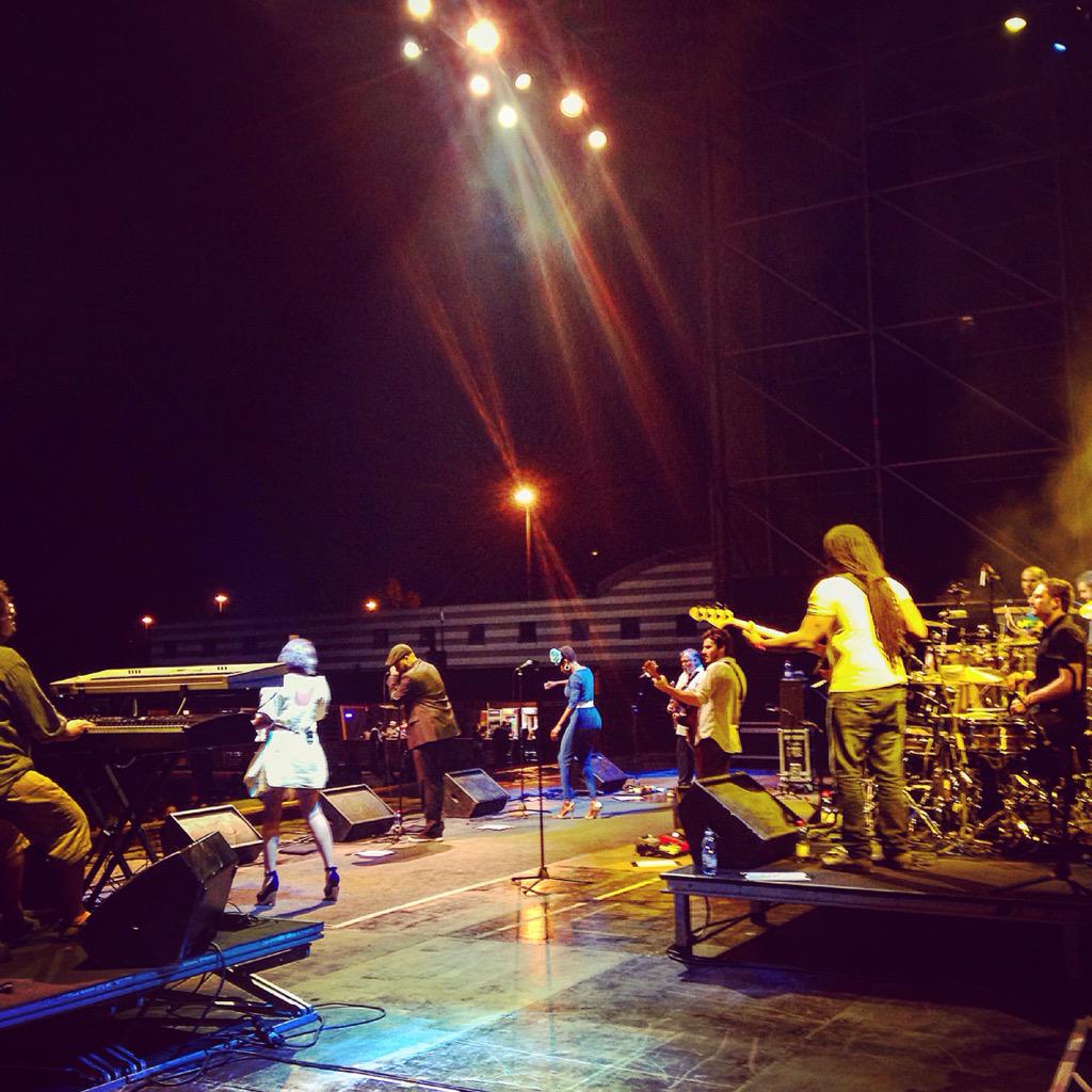 Bluenotemilano's tweet photo. The wonderful @Incognito_world on stage! At @EstaMarketSound #bluenotesummerstage #live #goodnight http://t.co/8iOGLziMni