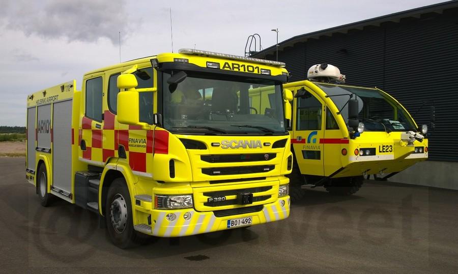 TeroTweet's tweet photo. Pelastuskalustoa kiitoteiden välissä @HelsinkiAirport: Scania P320 ja Rosenbauer AFFV Panther 6x6. #runwayopening http://t.co/XywPqw4JA8