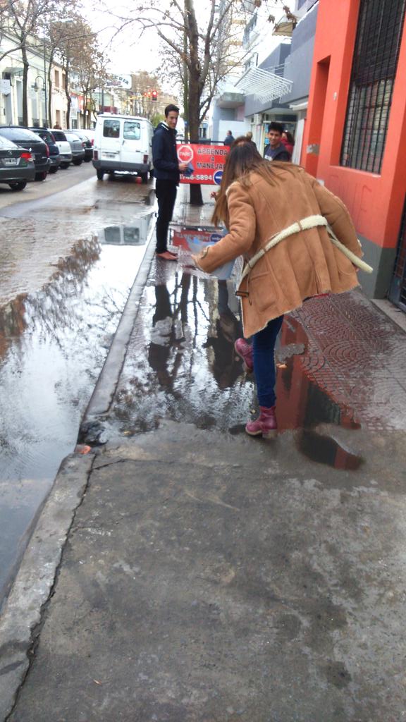 ZalNacho's tweet photo. La city de San Fer las veredas están asi,el municipio debe prevenir y controlar #Lista34 @gastondaquino @mjmprensa http://t.co/Y0Y1RXfePa