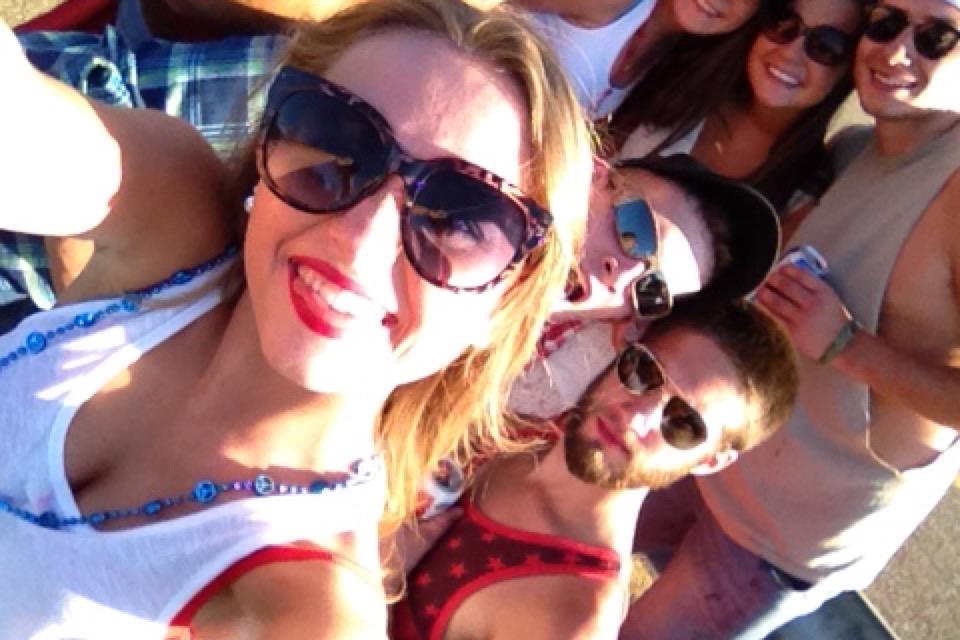 toriiismit's tweet photo. Selfie with a bunch of people I don't know ππ #LukeBryan2015 http://t.co/qzBOYTYKTt