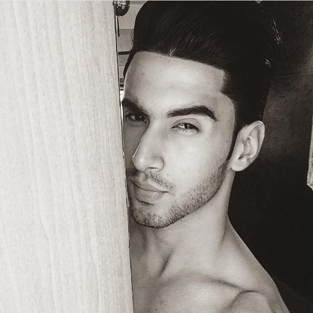TeamWarriorHigh's tweet photo. New Solo Selfies as they wish u a HappyFriendshipDay!
@sanayapithawala #LakshLalwani #WarriorHigh http://t.co/nbo8Rv43uC