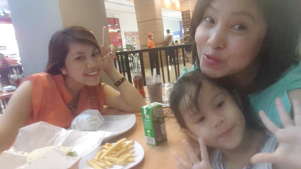 _niazra_'s tweet photo. Sundaynite w/ keira 😙 http://t.co/4RwnRKCd8c