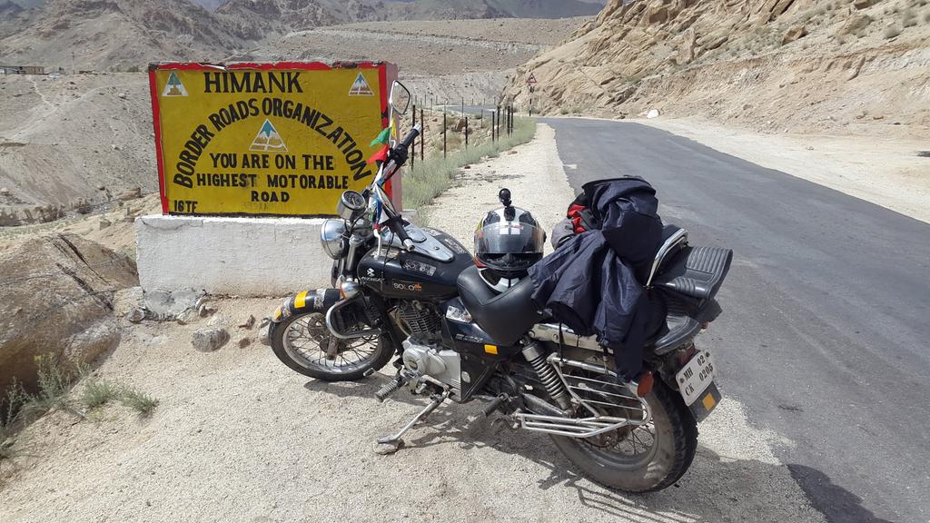 MerrylKd's tweet photo. Good evening all from the world's highest motorable TOP!!!! ;) #k2ksolo http://t.co/ZuAacRGGBK