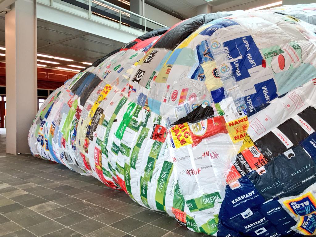 artribune's tweet photo. Gli shopper dei supermarket italiani nel gonfiabile di Tomàs Saraceno al @21erhaus di Vienna del @belvederewien http://t.co/YPGA799xbZ