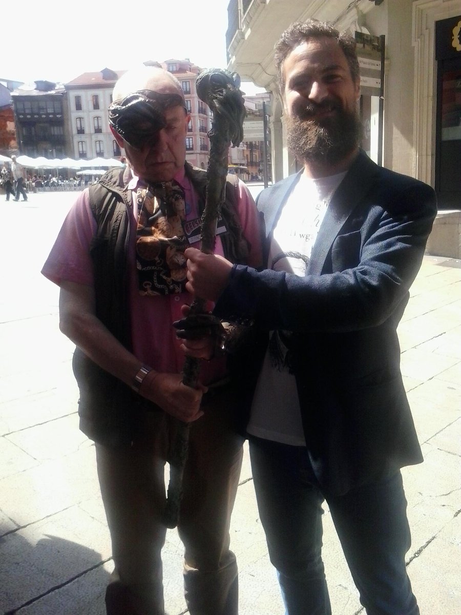 HolyHelenArt's tweet photo. Y el impío sacerdote (a.k.a. Ian Watson) levantó su cetro y maldijo nuestra camiseta de #Lovecraft. #celsius2015 http://t.co/RGsmIut8Pr
