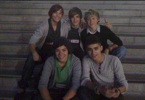 esoteriches's tweet photo. "We may be two different fandoms but we are still one big family" 

#ZQUAD http://t.co/4AINDhmgwn