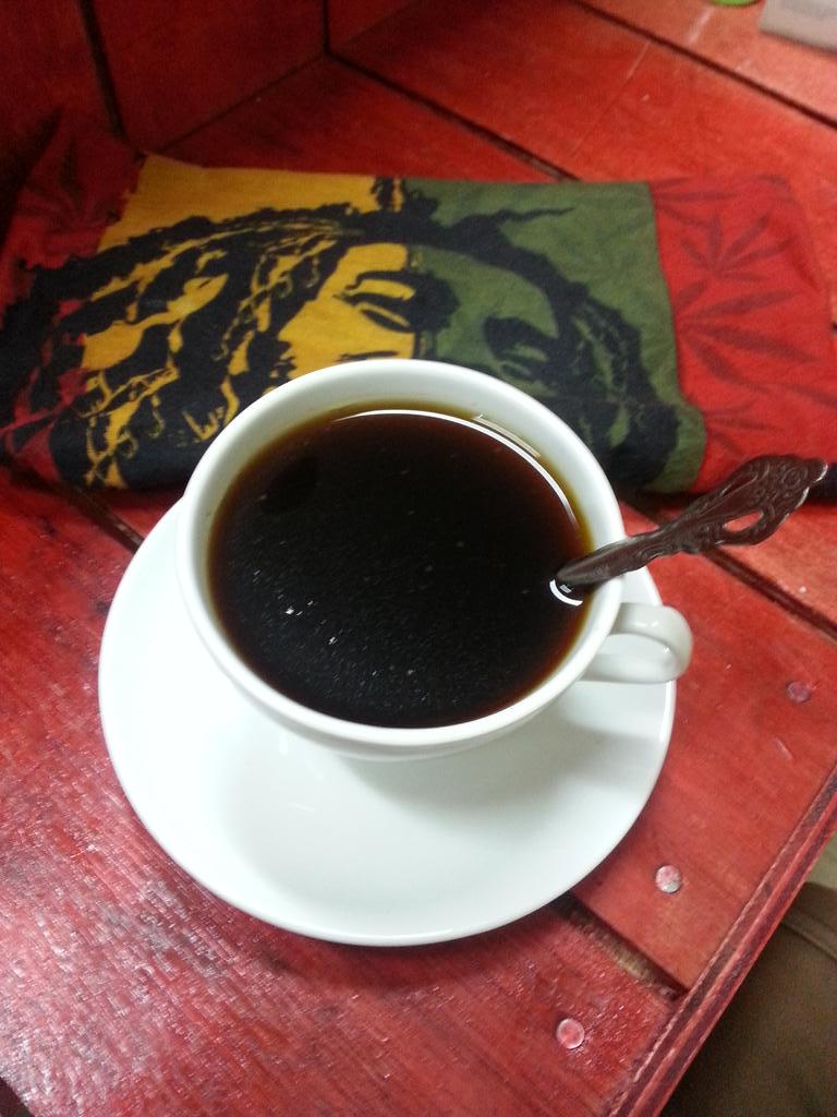 MahasiswaBanjar's tweet photo. Mari lupakan tugas kuliah sejenak, ngopi dulu vietnam drip (bali) di untitled cafe http://t.co/wOdjfbst4S