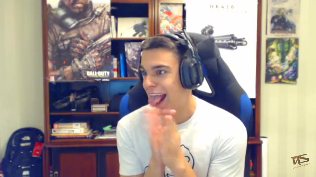 jair22cris's tweet photo. @Alphasniper97 alpha peediendo la cabeza en 3....2....1.... :) http://t.co/djEbU5vq6k