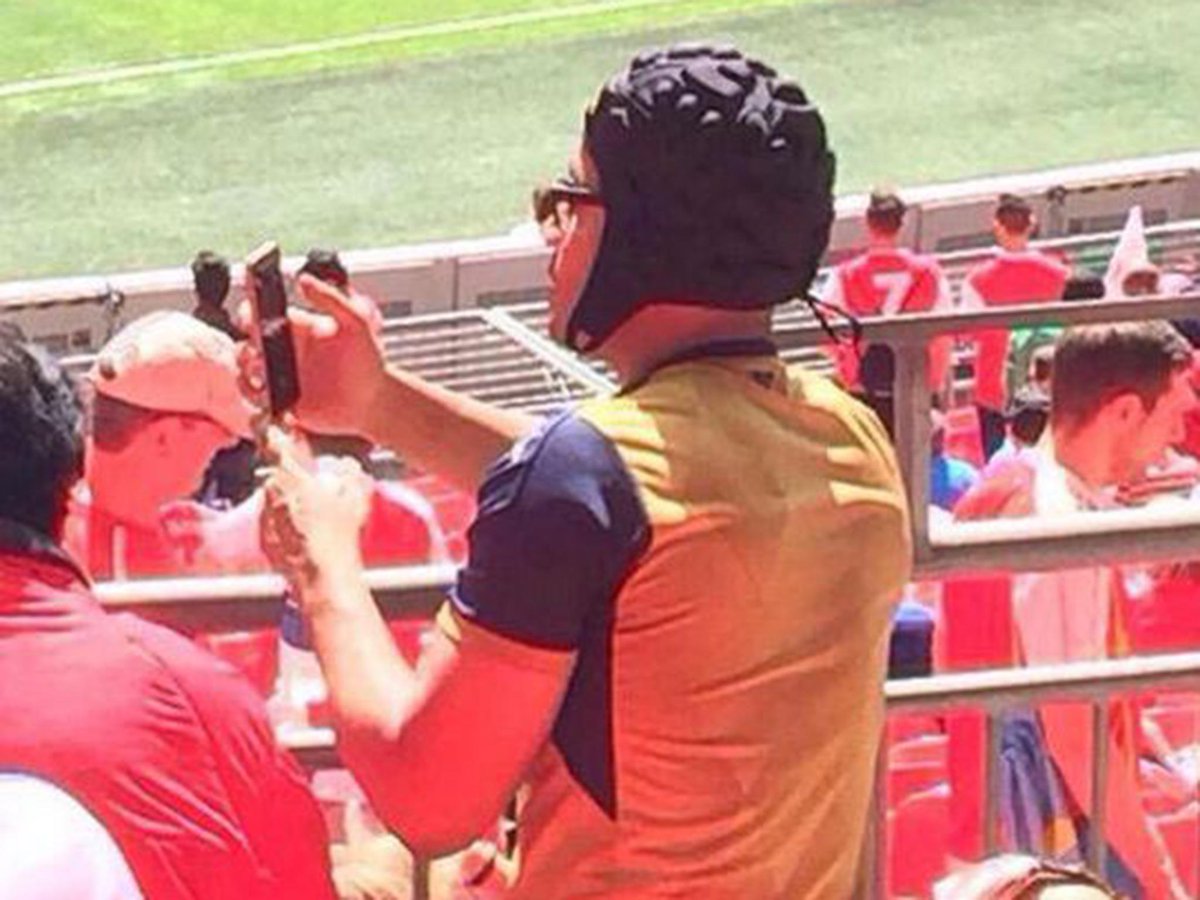 IndyFootball's tweet photo. Arsenal fans please stop embarrassing yourselves http://t.co/1QhlOGSyJ3 http://t.co/QaSRWdiBvi