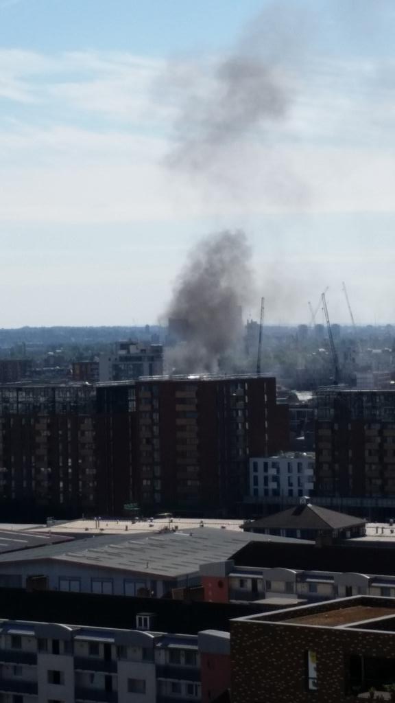 Dilly_Dally0's tweet image. @LondonFire big fire in East London