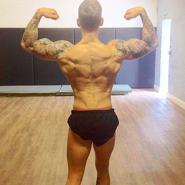 SecretFitFam's tweet photo. Getting that road map back...#Musclemania #bodybuilding #posing #backdouble #lats #shredded #aesthetics #fitfam #ta… http://t.co/BClH5vC2Yu