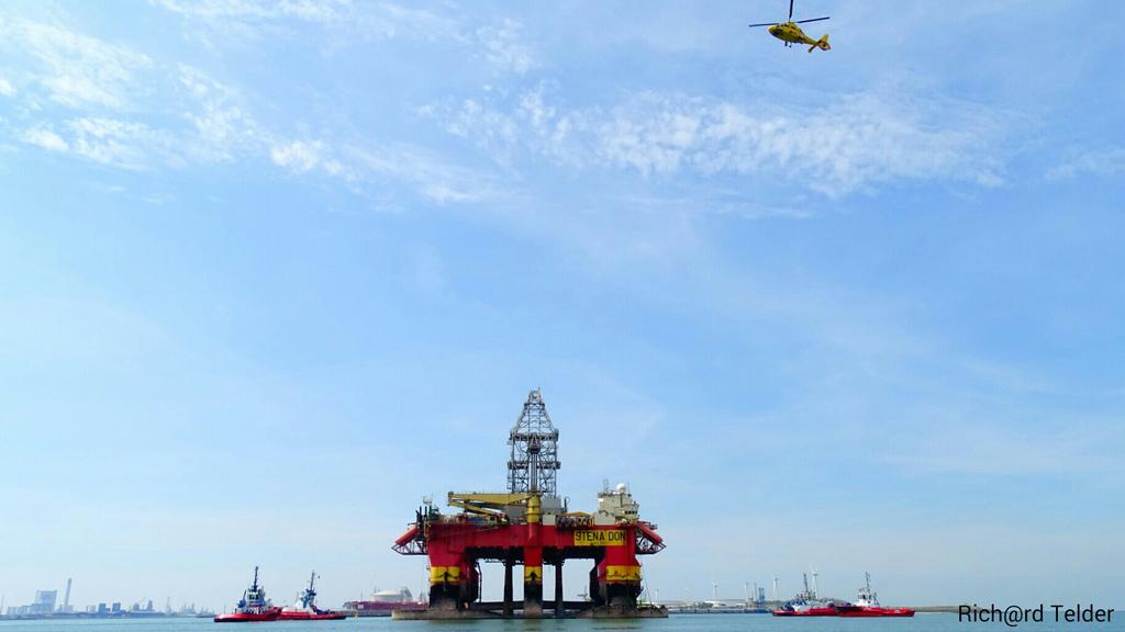 portries's tweet photo. #Pilotsflight above #StenaDon towaged by #Kotug @Portpictures_NL @kotug_towage @OffshoreNewsEU @RotterdamPilots http://t.co/zVyD0qc7mG