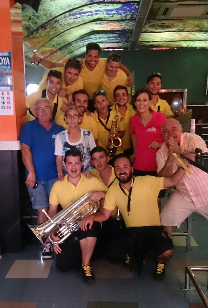 Juaraguinos's tweet photo. Terminamos las Fiestas de Campohermoso!!! Inmejorable el trato recibido!!! #JuaraguinosLocaParty #Campohermoso2015 http://t.co/HWg9sKmYg5