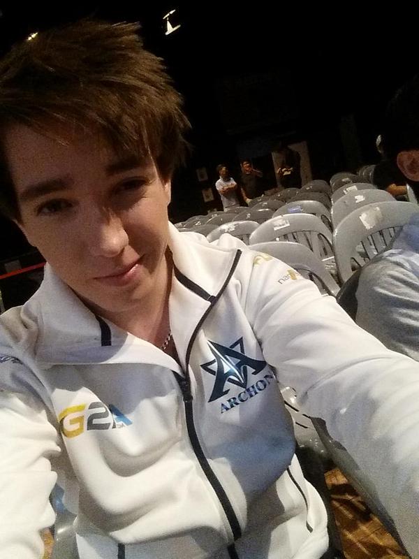 HSDecksNET's tweet photo. ¿Quién se atreve a reventar el #Hearthstone ladder con #PriestControl? Pues @ArchonOrange oc
📌http://t.co/ThXcZFXD0p http://t.co/1n1RDSiha4
