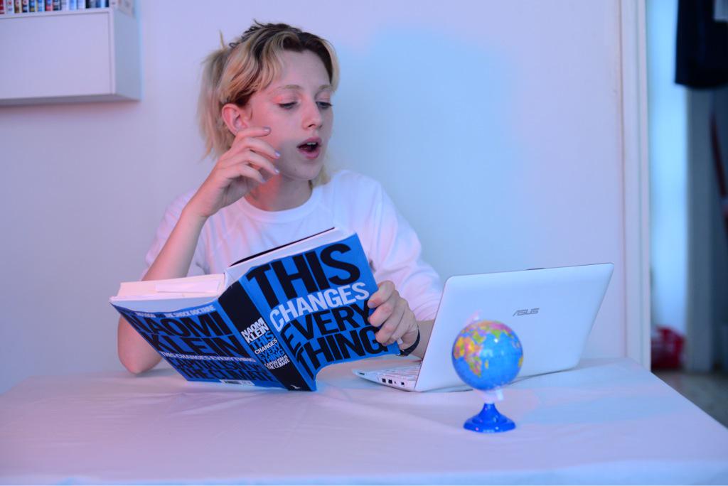 rtglaciers's tweet photo. @NaomiAKlein the 'iGeneration' needs your help
http://t.co/10Go91SFMv http://t.co/53clSDx1EH