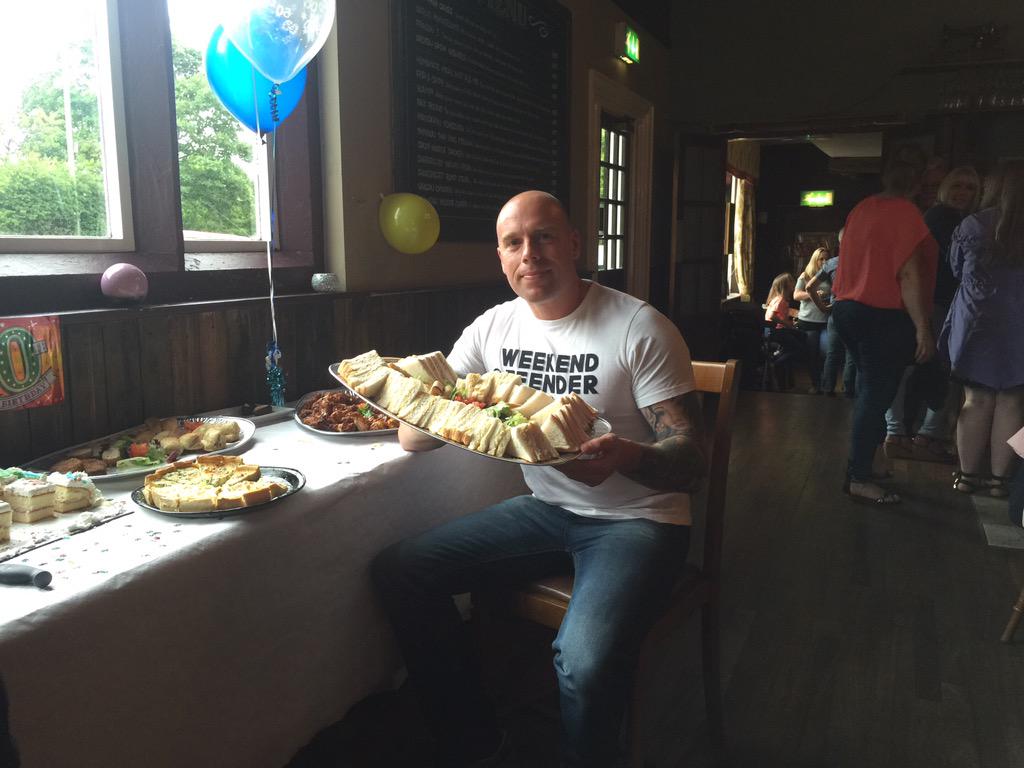 andrewstirling's tweet photo. Sorry @murrayp9 but I think the buffet is now cleared 😂😂 http://t.co/qdRaznKiMV